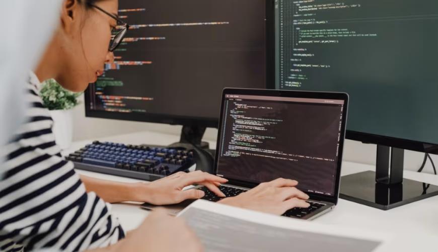 从通用到专精：制造业数字化转型背后的软件赋能逻辑